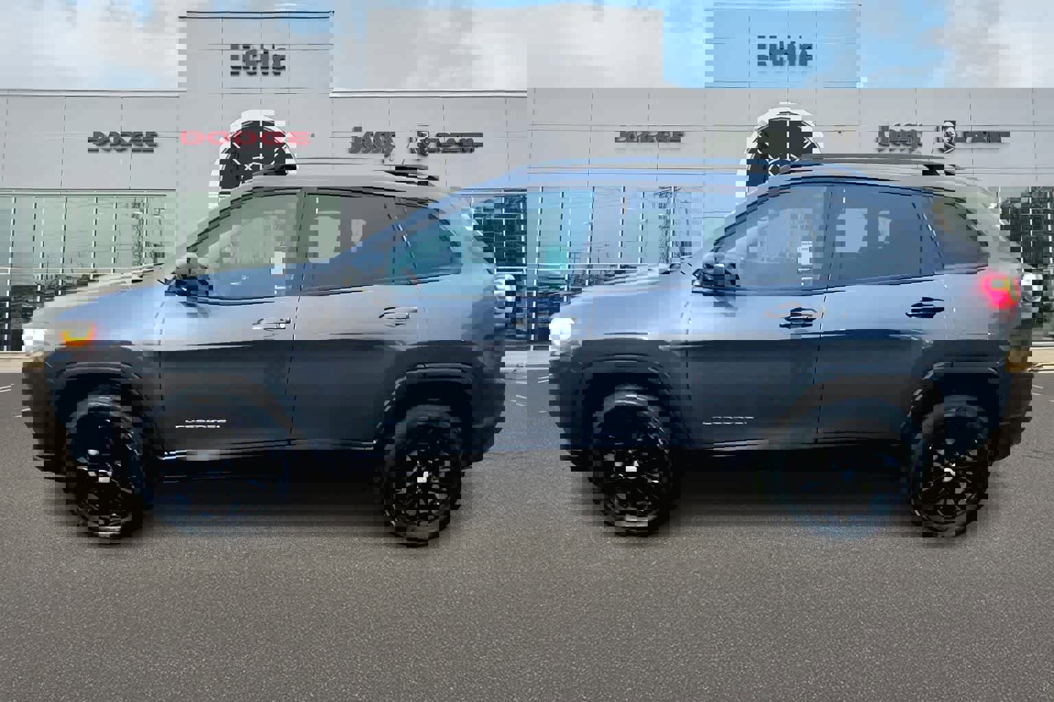 Used 2022 Jeep Cherokee Latitude Lux w/ Sun & Sound Group image 3