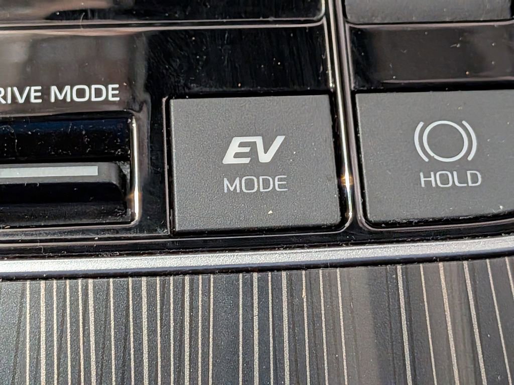 Used 2021 Toyota Sienna Limited image 28