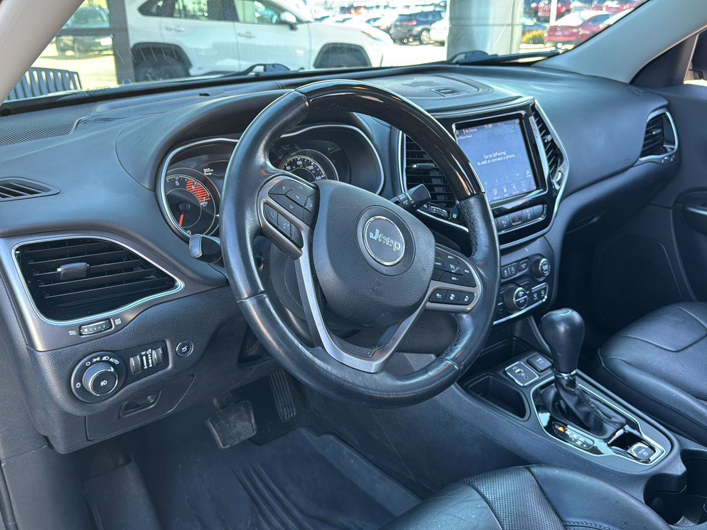 Used 2019 Jeep Cherokee Overland w/ Technology Group image 19