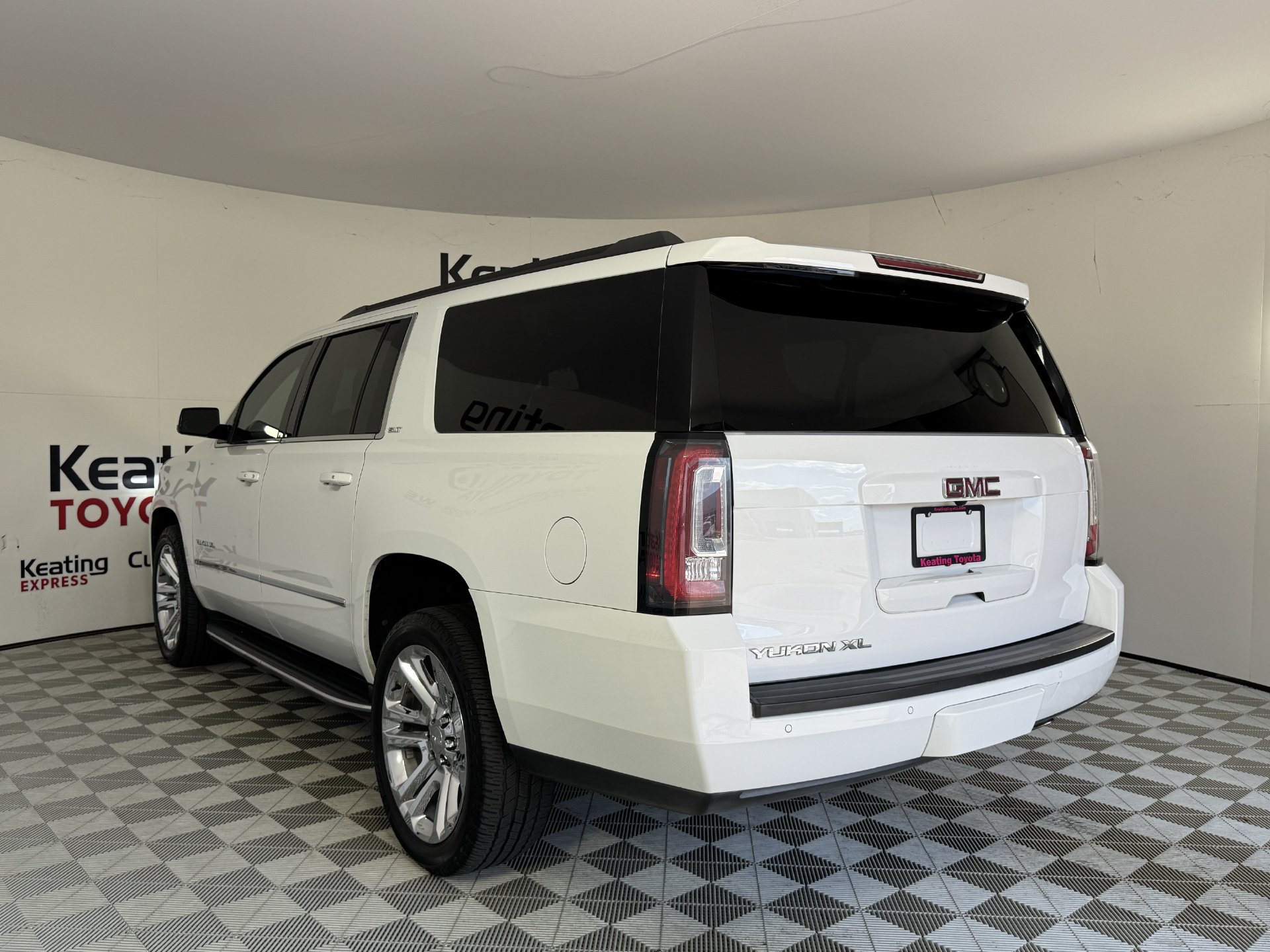 Used 2018 GMC Yukon XL SLT w/ Premium Edition RWD image 7