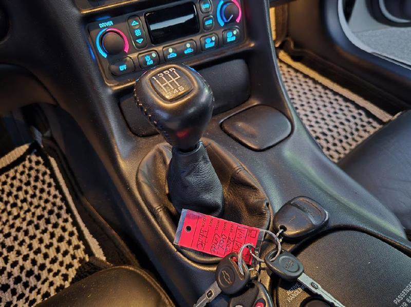 Used 2002 Chevrolet Corvette Coupe w/ Preferred Equipment Group1 image 11