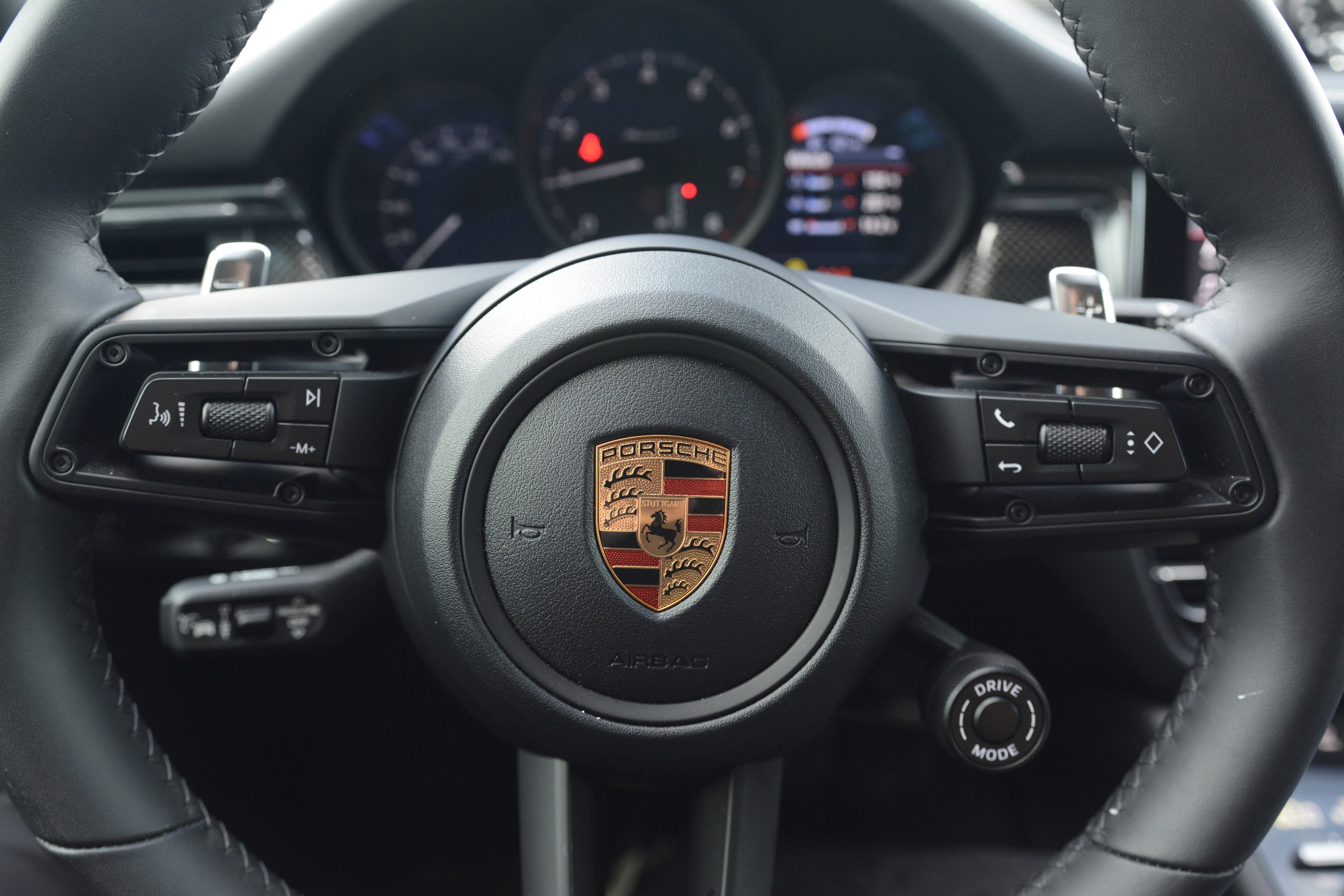 Certified 2026 Porsche Macan Turbo AWD/4WD image 17