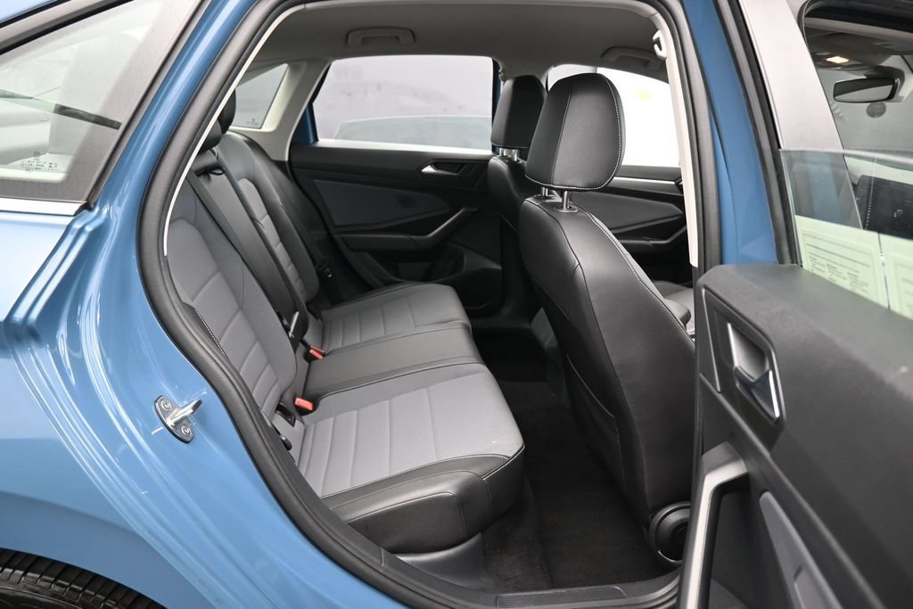 Used 2025 Volkswagen Jetta SE FWD image 35