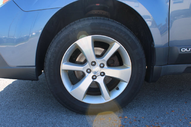 Used 2013 Subaru Outback 2.5i Limited w/ Moonroof Pkg AWD/4WD image 30