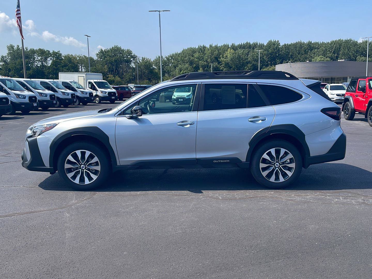 Used 2025 Subaru Outback Limited AWD/4WD image 2
