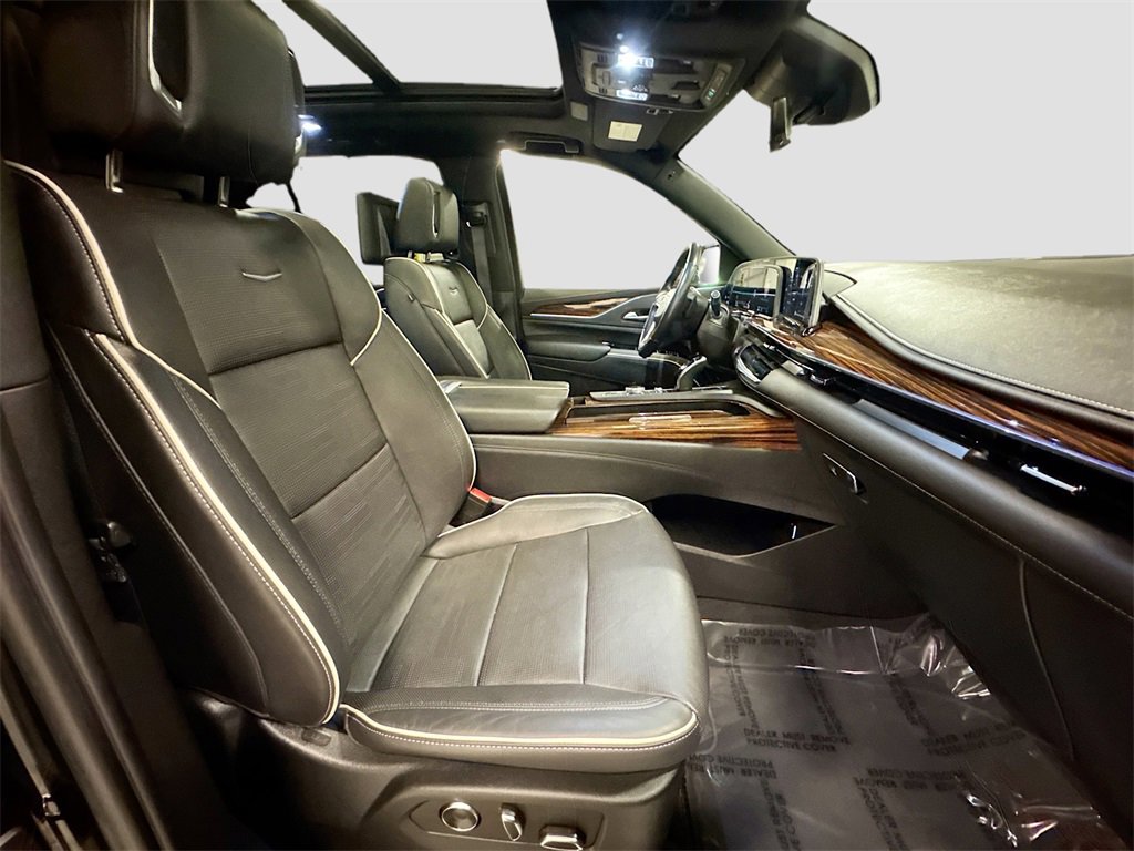 Used 2021 Cadillac Escalade Premium Luxury image 32