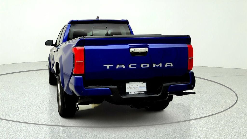 Used 2025 Toyota Tacoma Limited AWD/4WD image 6
