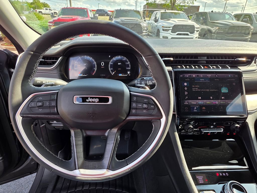 Used 2024 Jeep Grand Cherokee Limited w/ Black Appearance Package image 15