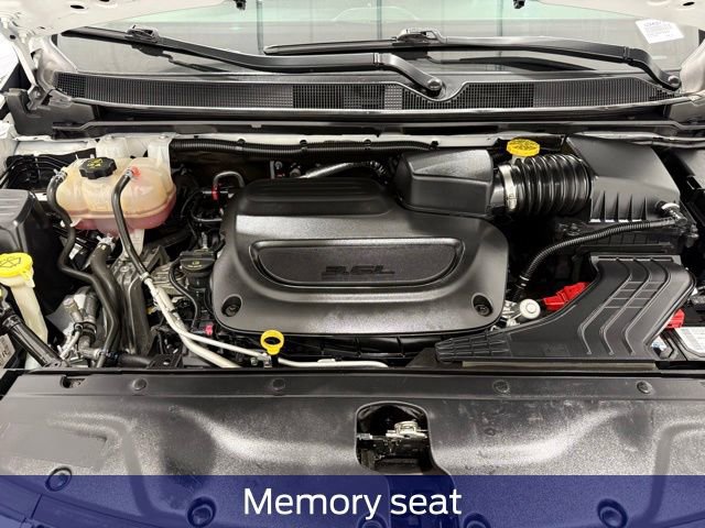 Used 2023 Chrysler Pacifica Touring-L image 10