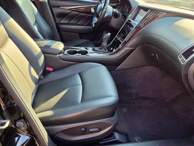 Used 2018 INFINITI Q50 Luxe w/ Essential Package (3.0T Luxe) AWD/4WD image 16