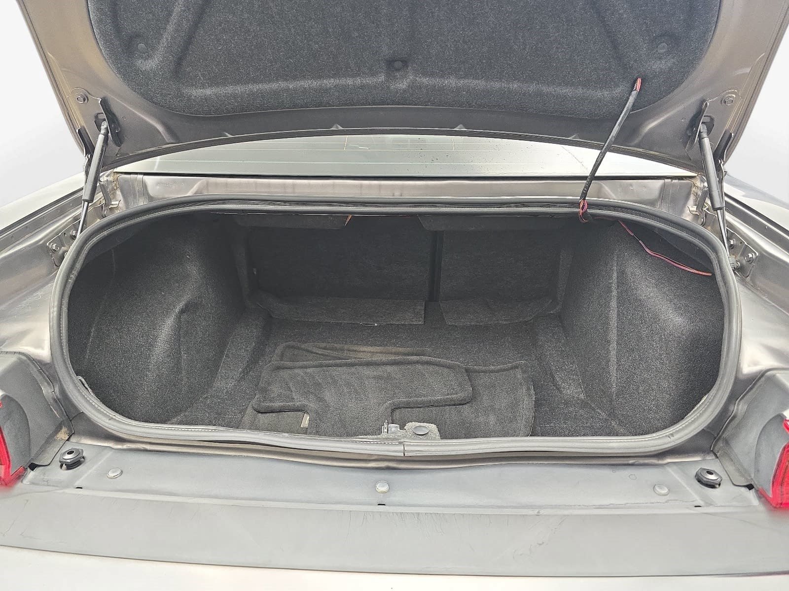 Used 2013 Dodge Challenger SXT Plus RWD image 27