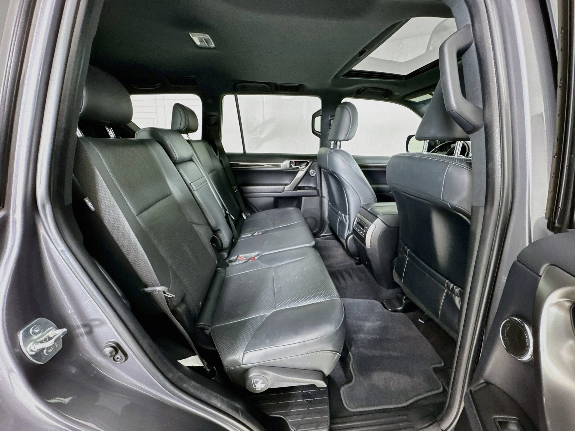 Used 2022 Lexus GX 460 Luxury w/ Off Road Package AWD/4WD image 28