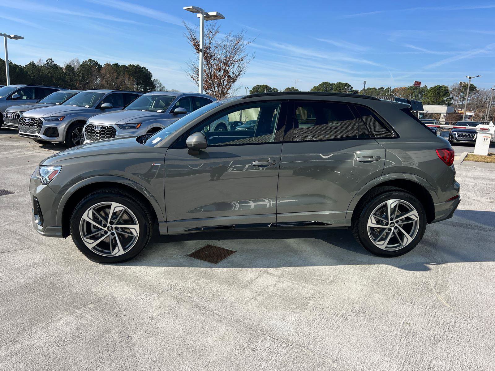 New 2025 Audi Q3 2.0T Premium image 8