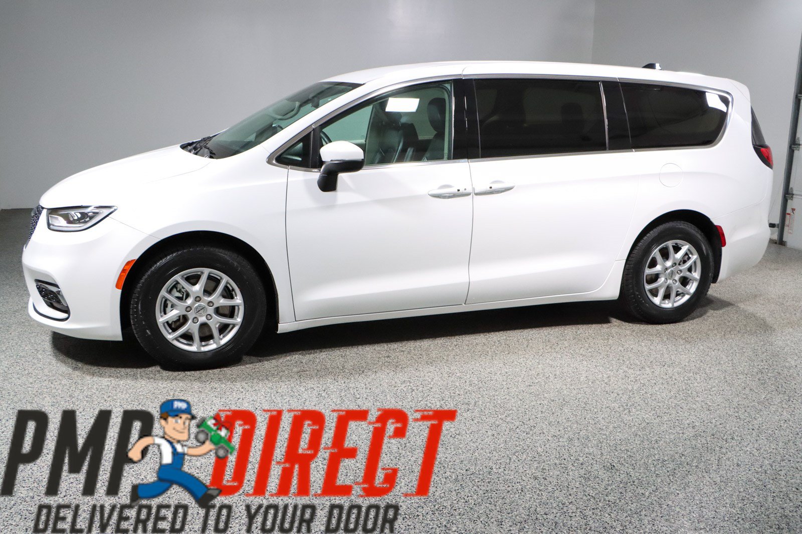Used 2023 Chrysler Pacifica Touring-L FWD image 10