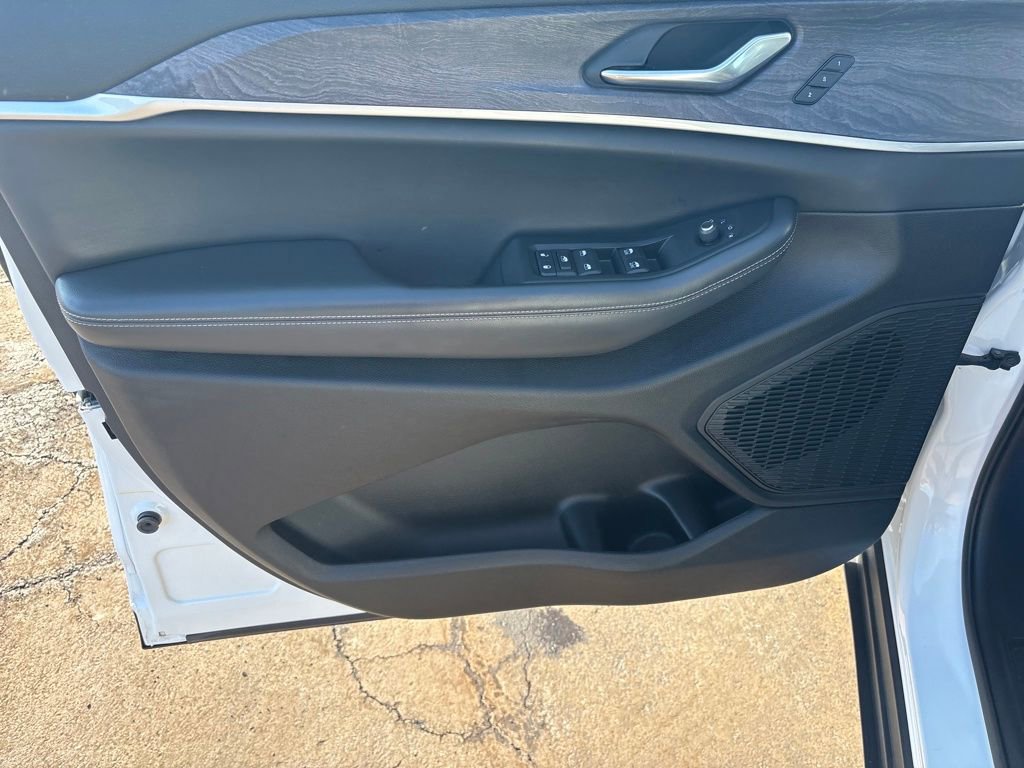 Used 2023 Jeep Grand Cherokee Limited image 14