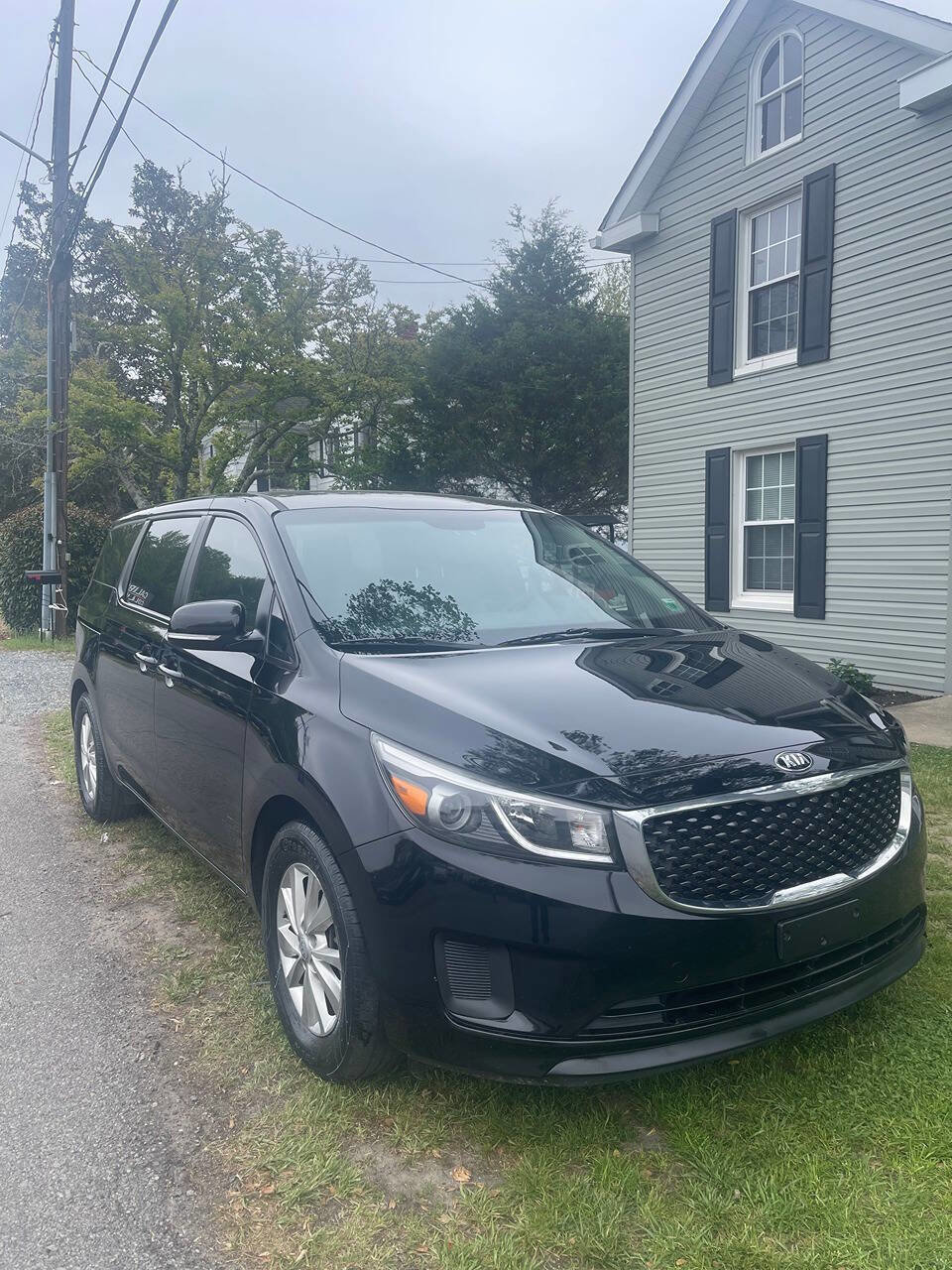 Used 2016 Kia Sedona L FWD image 2