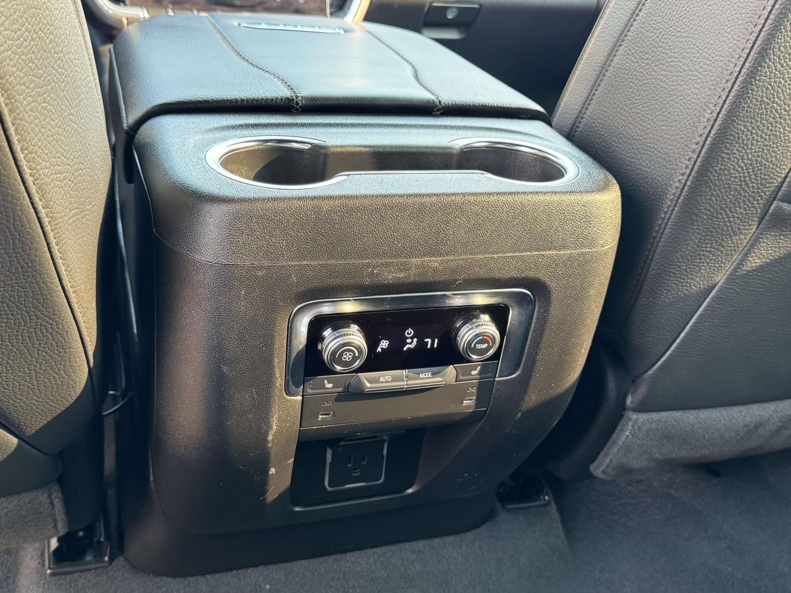 Used 2025 GMC Yukon Denali AWD/4WD image 25