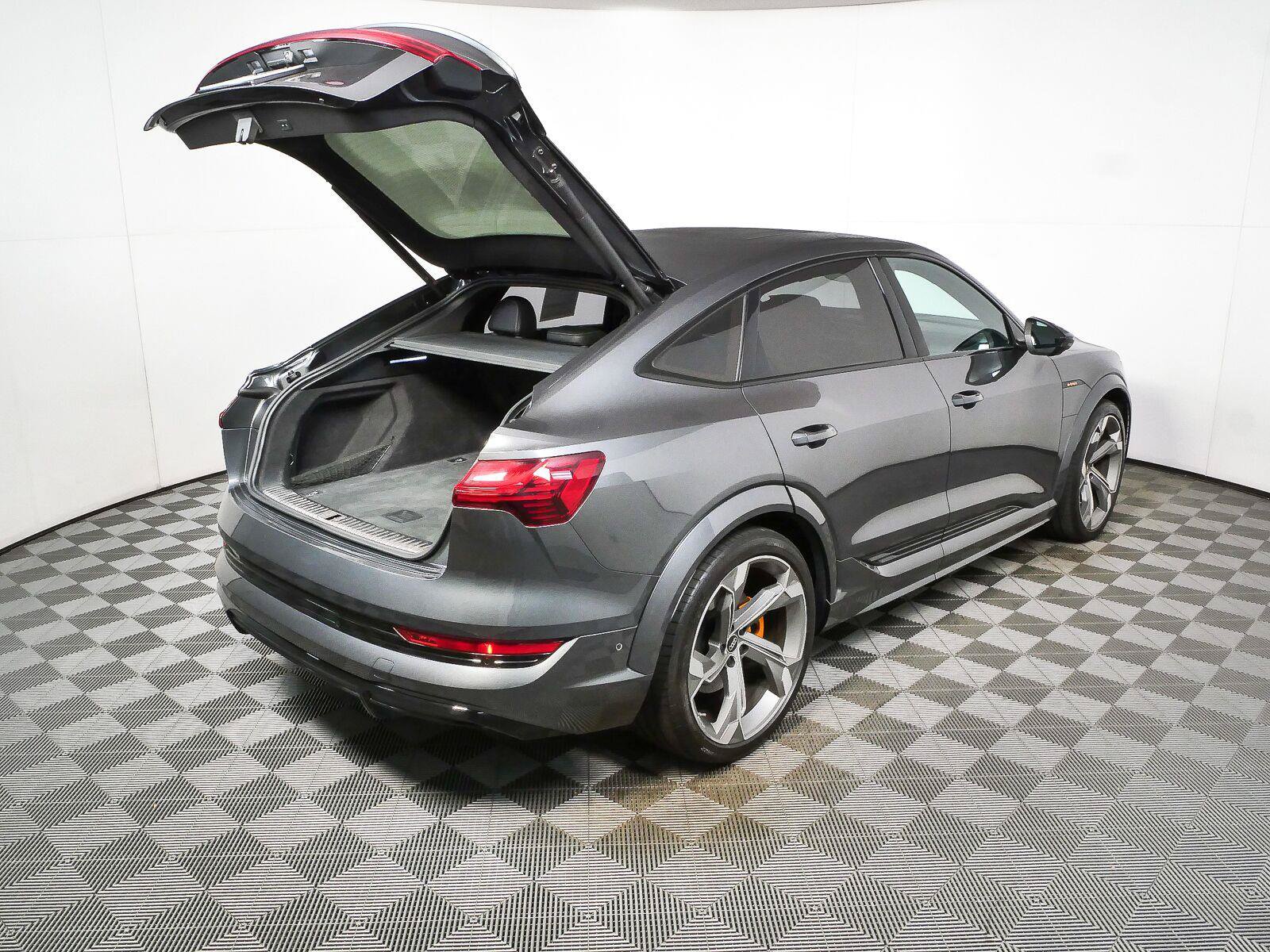 Used 2023 Audi e-tron S Prestige w/ Prestige Package AWD/4WD image 33