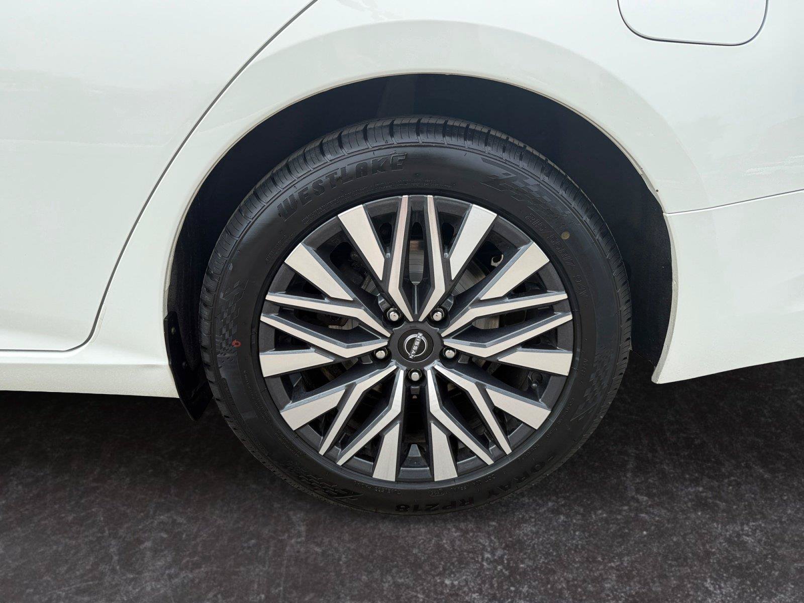 Used 2025 Nissan Altima 2.5 SV FWD image 15