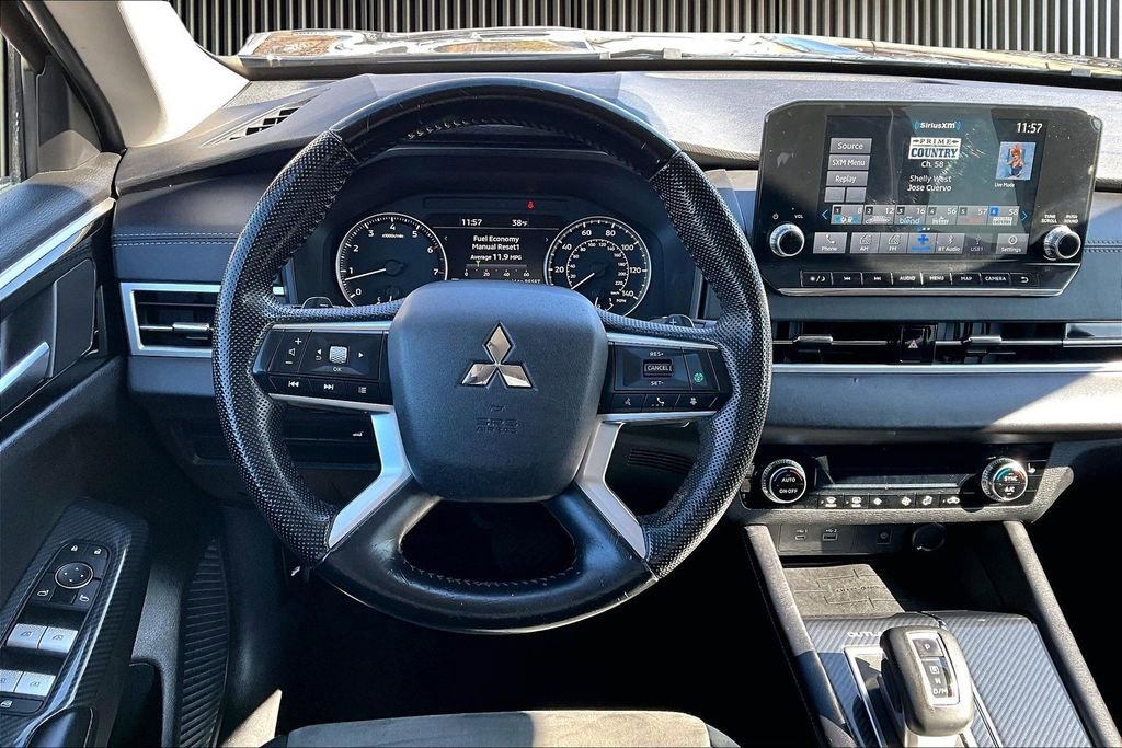 Used 2022 Mitsubishi Outlander SE image 6