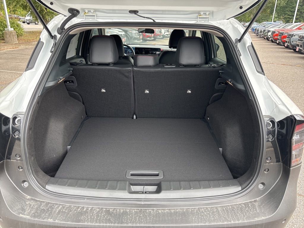 New 2025 Nissan Kicks SR FWD image 15