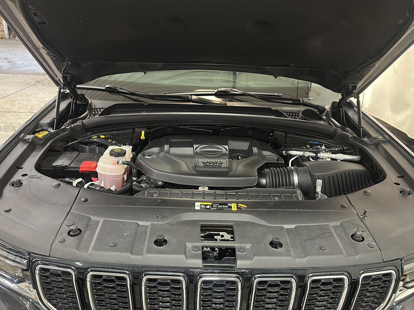 Certified 2022 Jeep Grand Cherokee L Overland AWD/4WD image 13