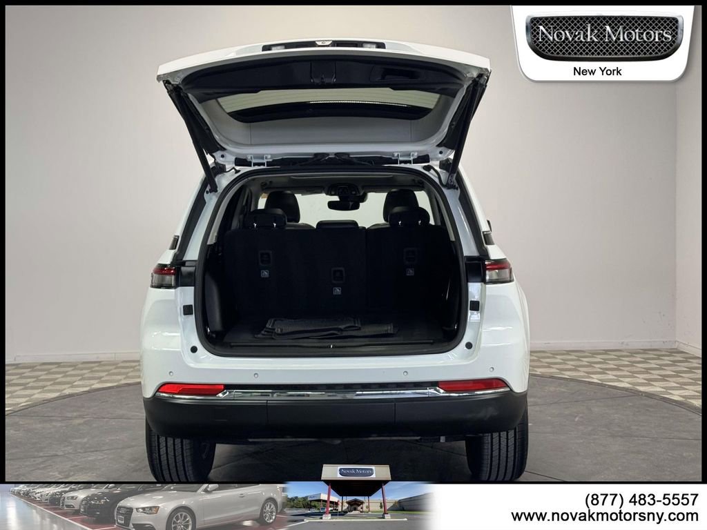 Used 2022 Jeep Grand Cherokee Limited image 9