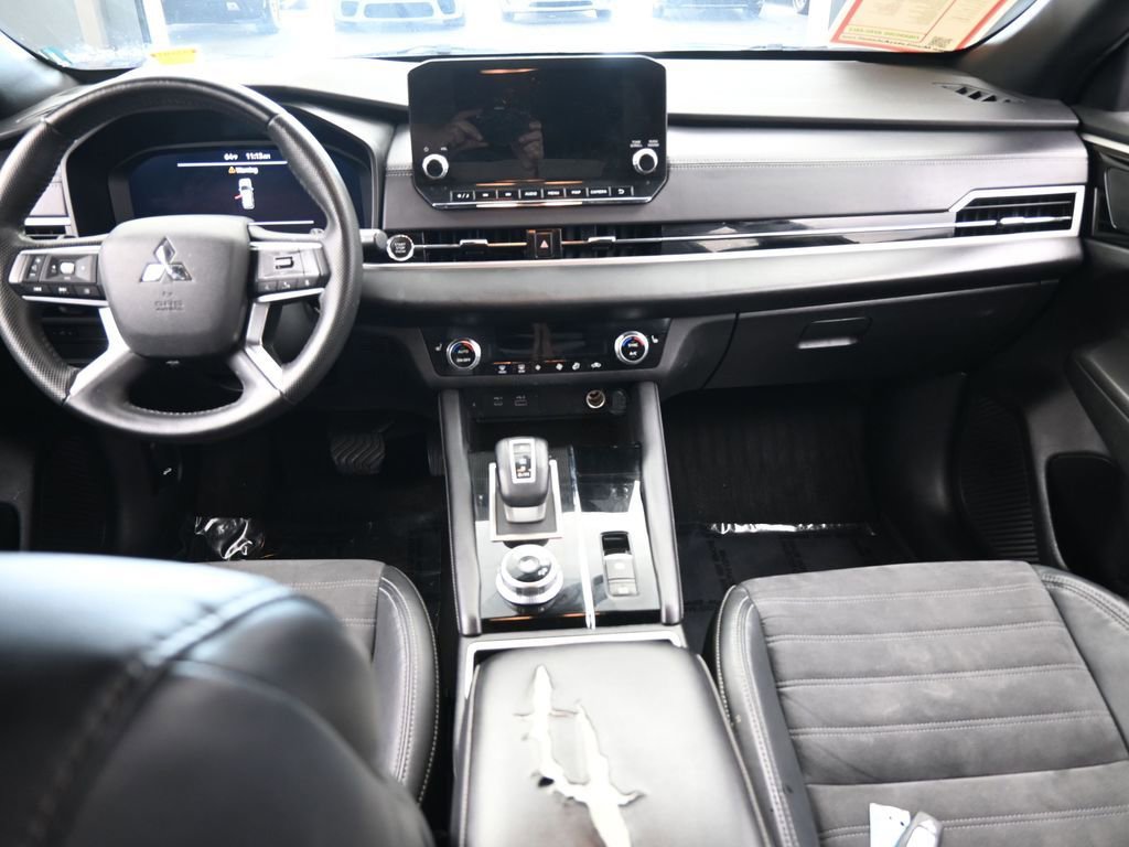 Used 2023 Mitsubishi Outlander SE image 43