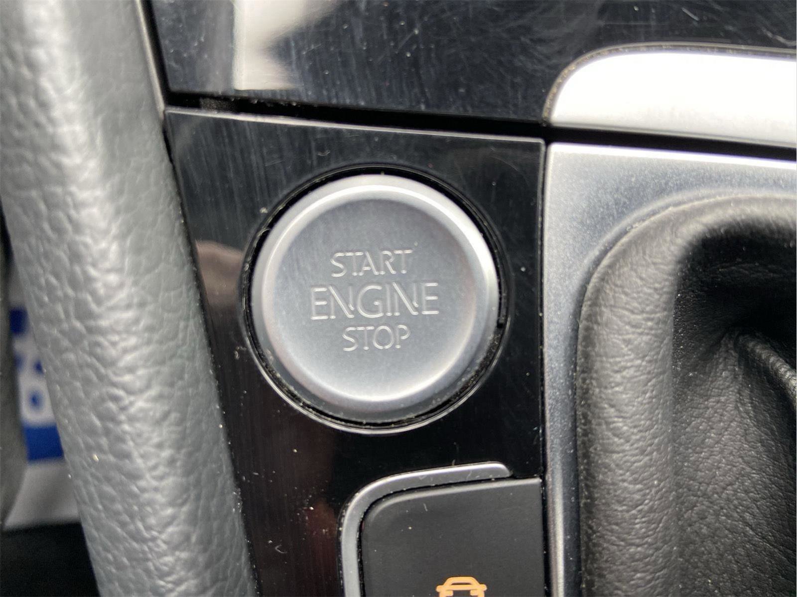 Used 2019 Volkswagen Golf R 4-Door image 32