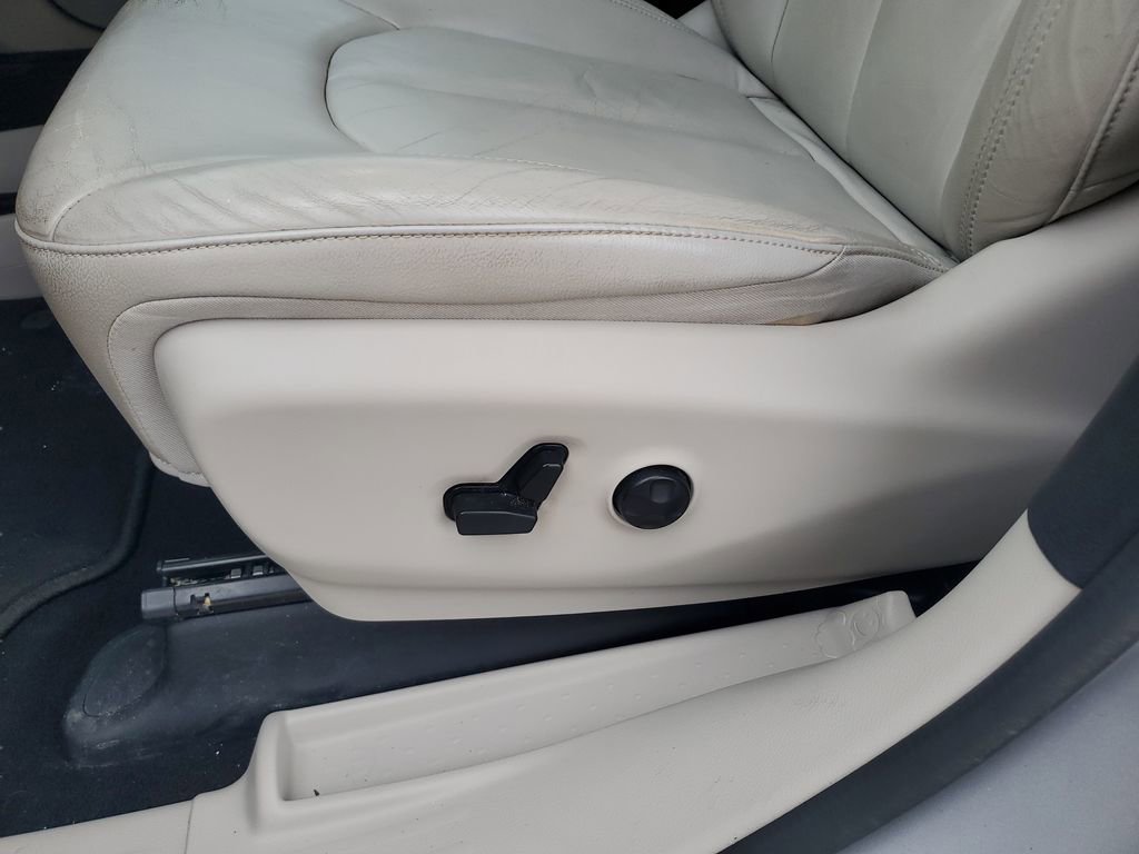 Used 2017 Chrysler Pacifica Touring-L w/ Tire & Wheel Group image 19