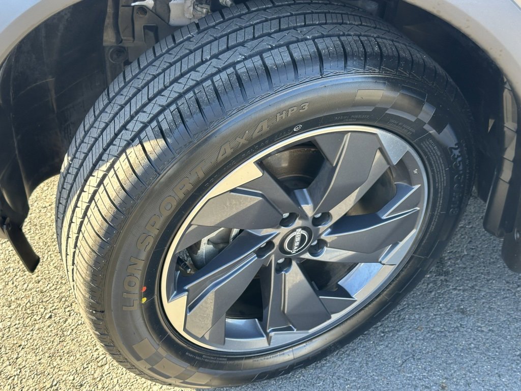 Used 2024 Nissan Rogue SV image 34