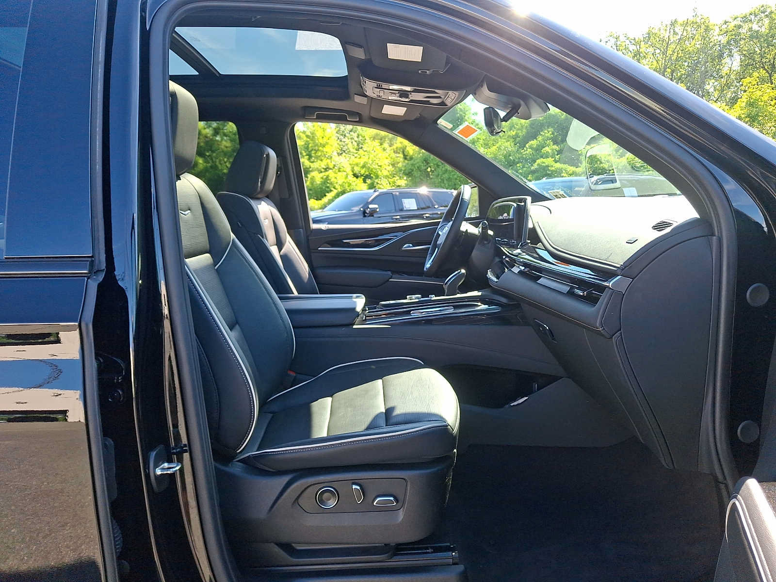 Certified 2023 Cadillac Escalade Sport w/ Touring Package AWD/4WD image 17