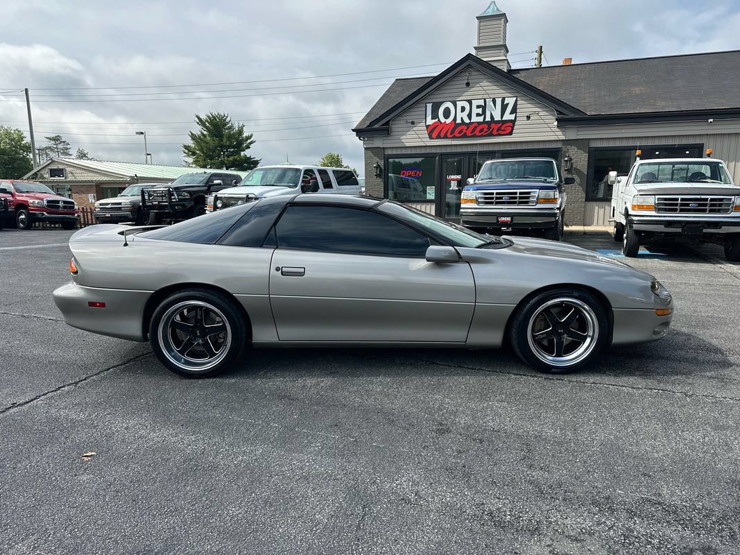Used 2001 Chevrolet Camaro Z28 w/ SS Performance/Appearance Pkg RWD image 5