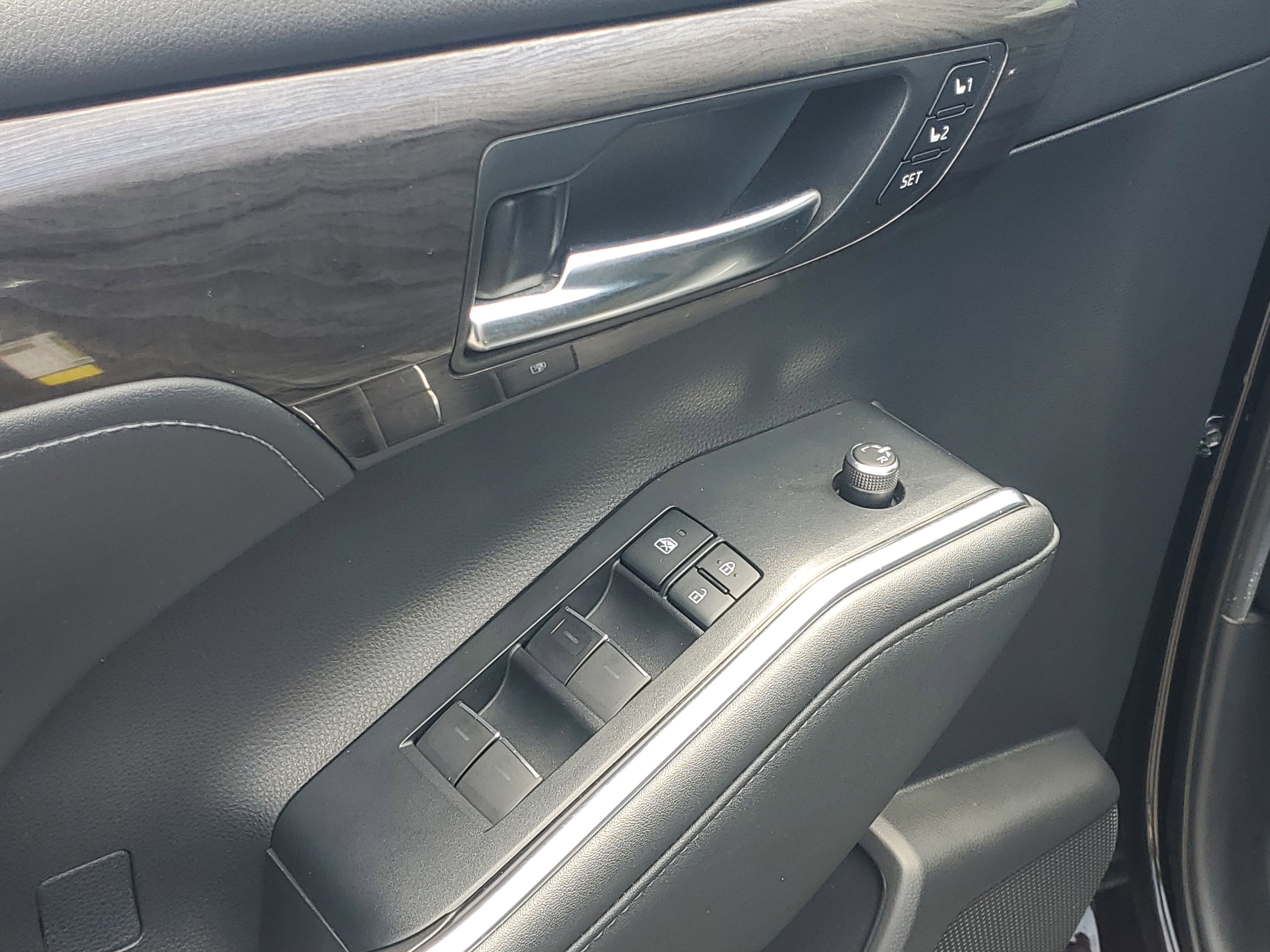 Certified 2021 Toyota Highlander Platinum FWD image 22