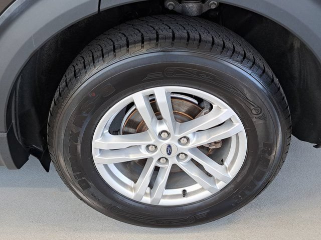 Used 2023 Ford Explorer XLT AWD/4WD image 36