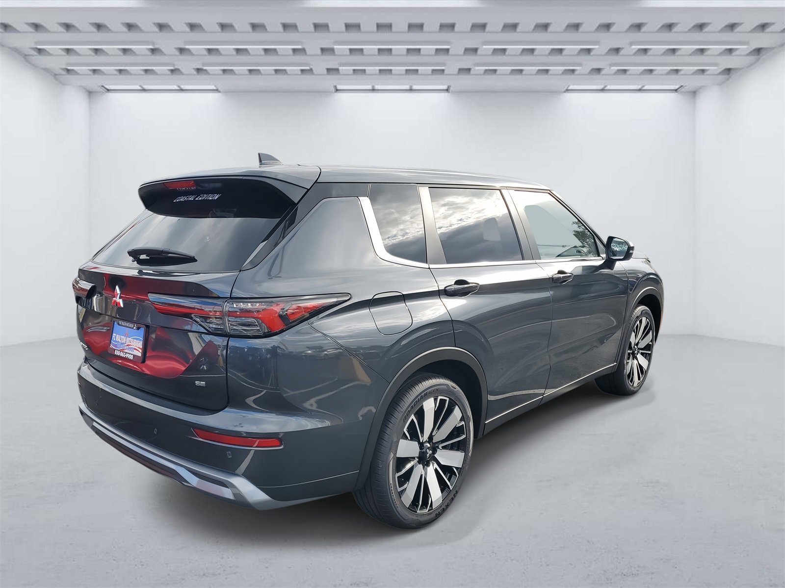 New 2025 Mitsubishi Outlander SE image 4