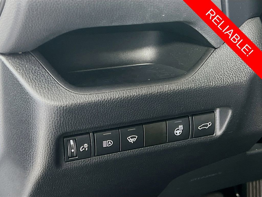 Used 2021 Toyota RAV4 XLE Premium image 10