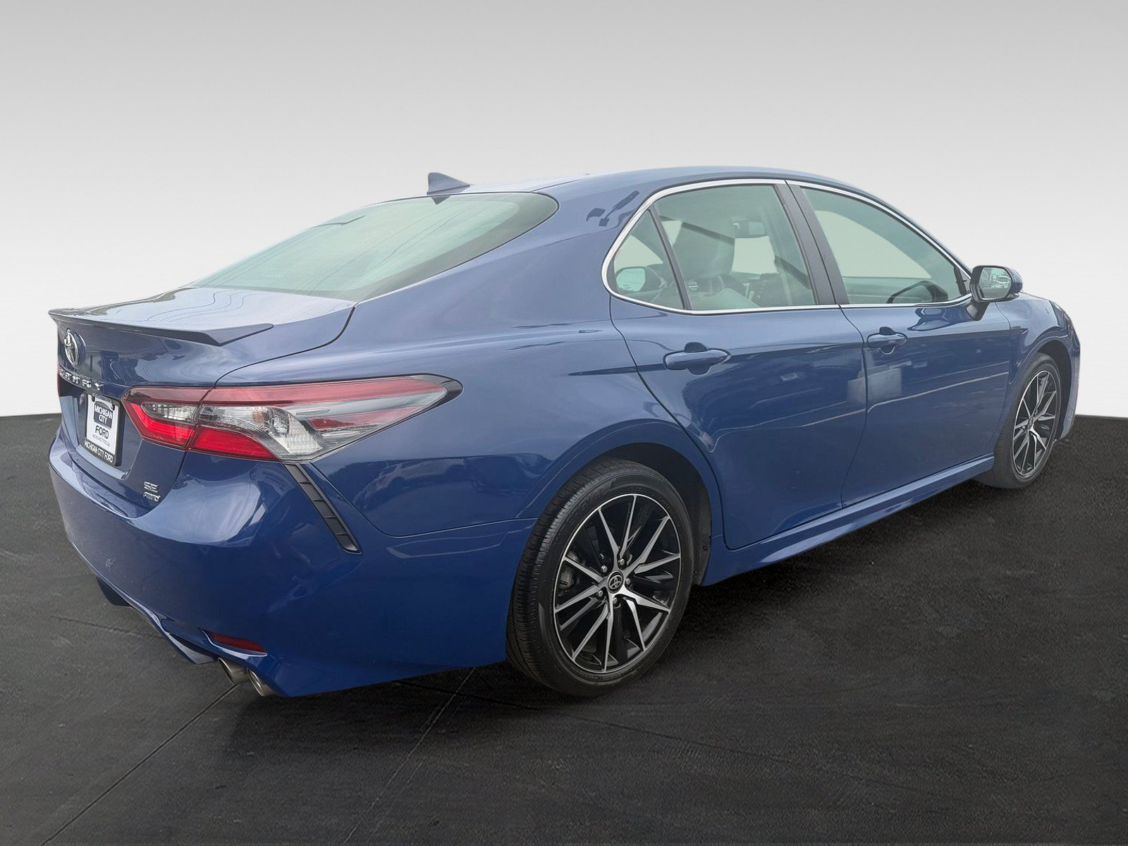 Used 2024 Toyota Camry SE w/ Cold Weather Package AWD/4WD image 7