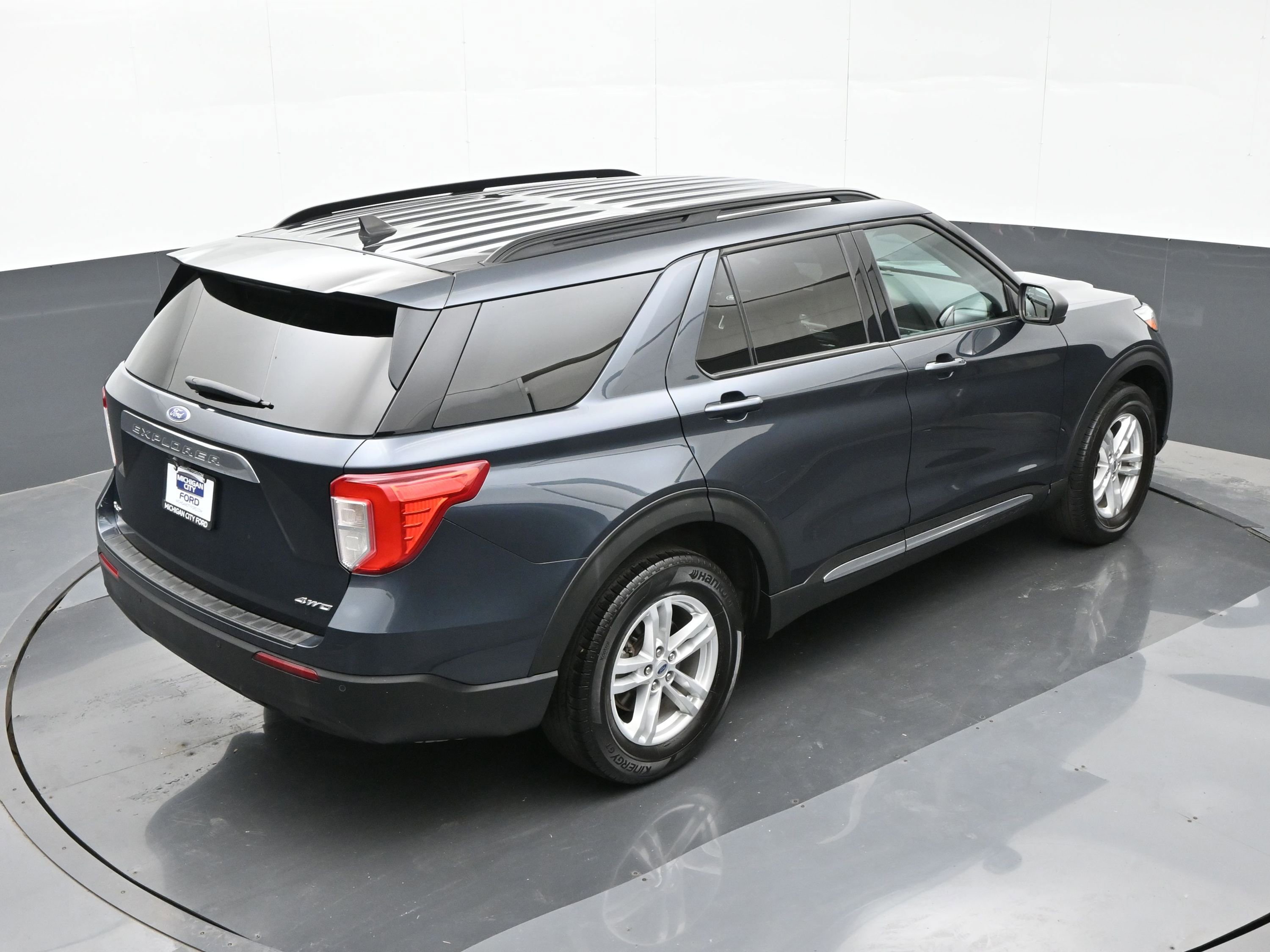 Used 2022 Ford Explorer XLT image 37
