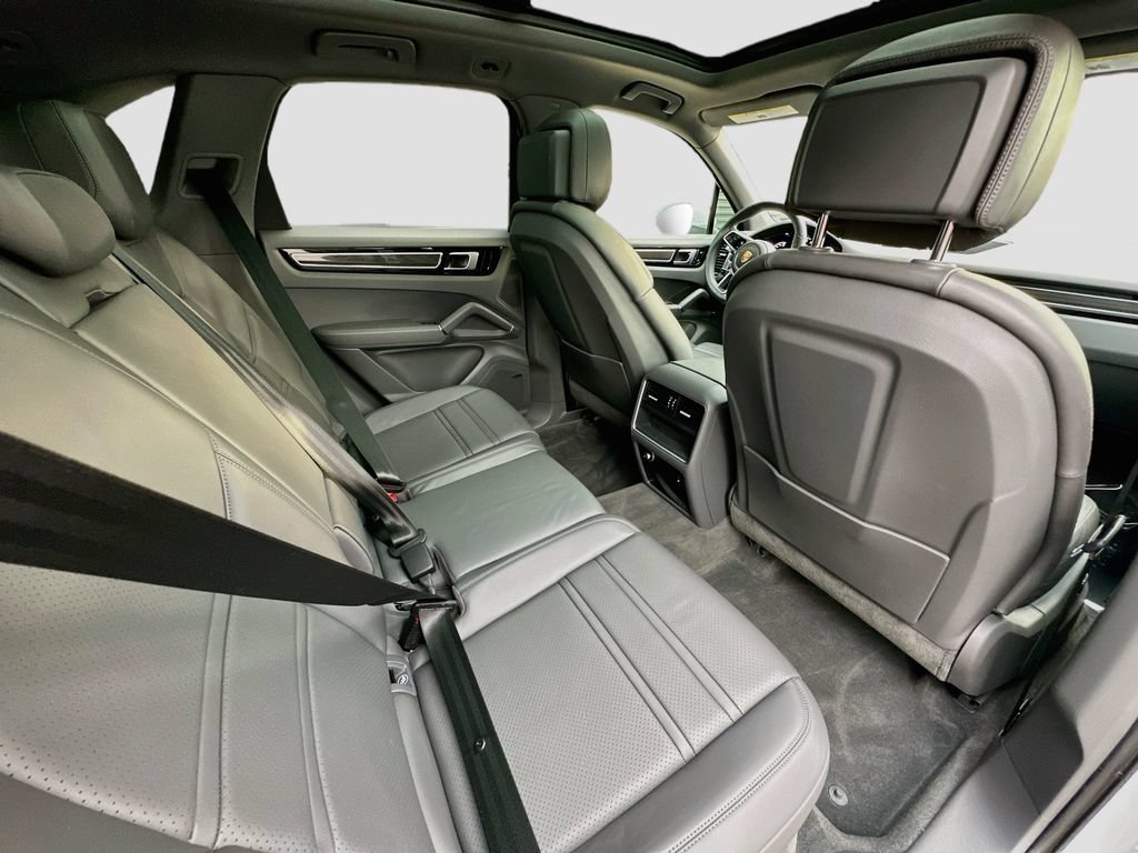 Certified 2020 Porsche Cayenne E-Hybrid AWD/4WD image 29