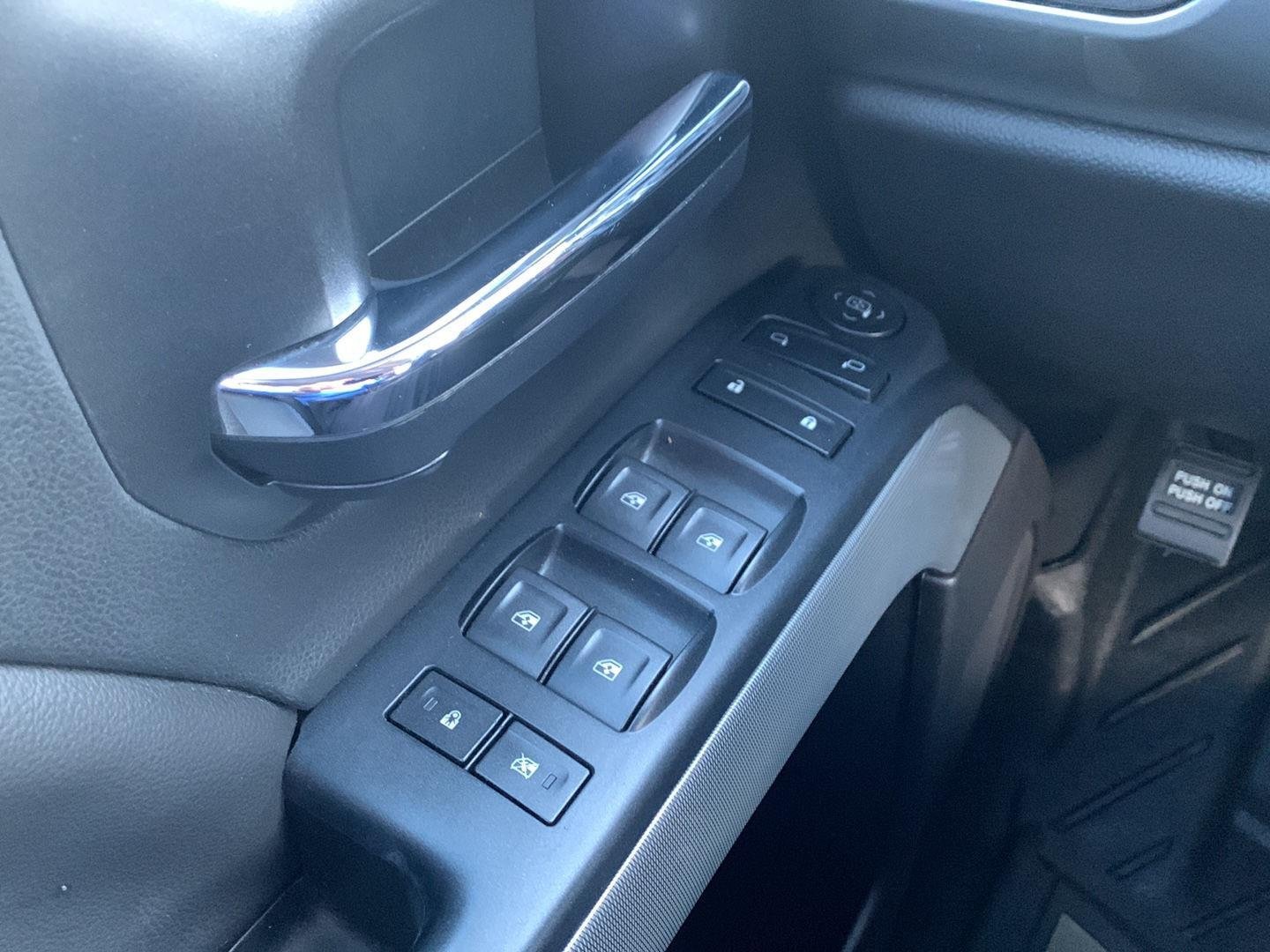 Used 2018 Chevrolet Silverado 1500 LT w/ All Star Edition AWD/4WD image 15