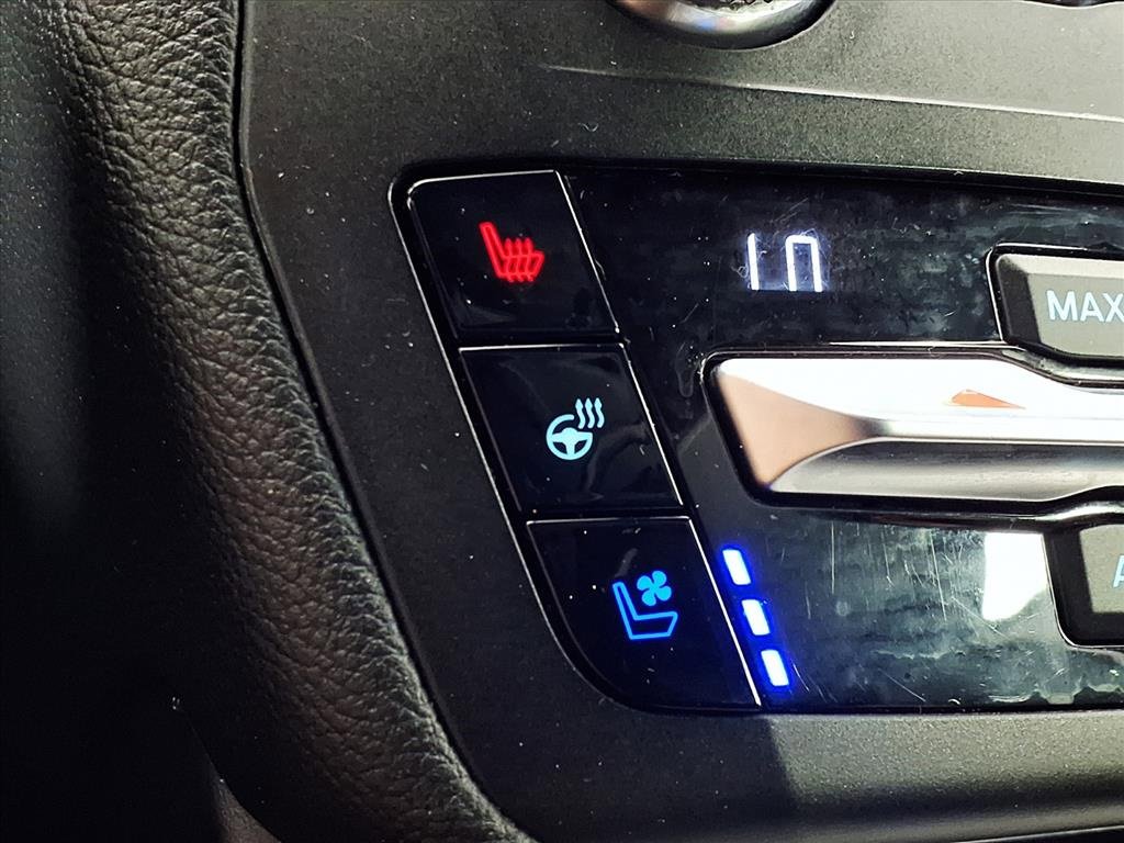 Used 2020 Ford Explorer Limited image 16