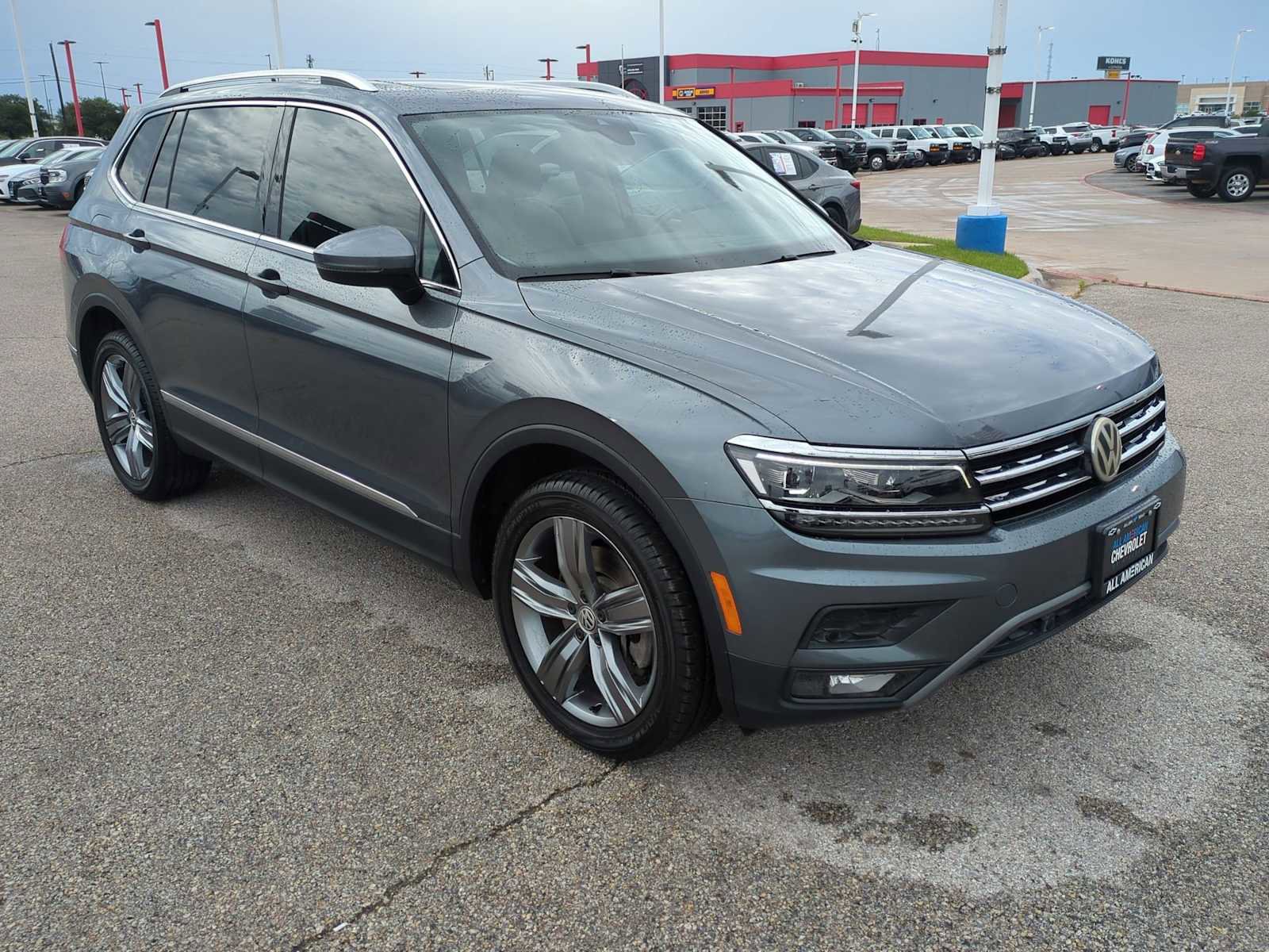 Used 2019 Volkswagen Tiguan SEL Premium AWD/4WD image 2