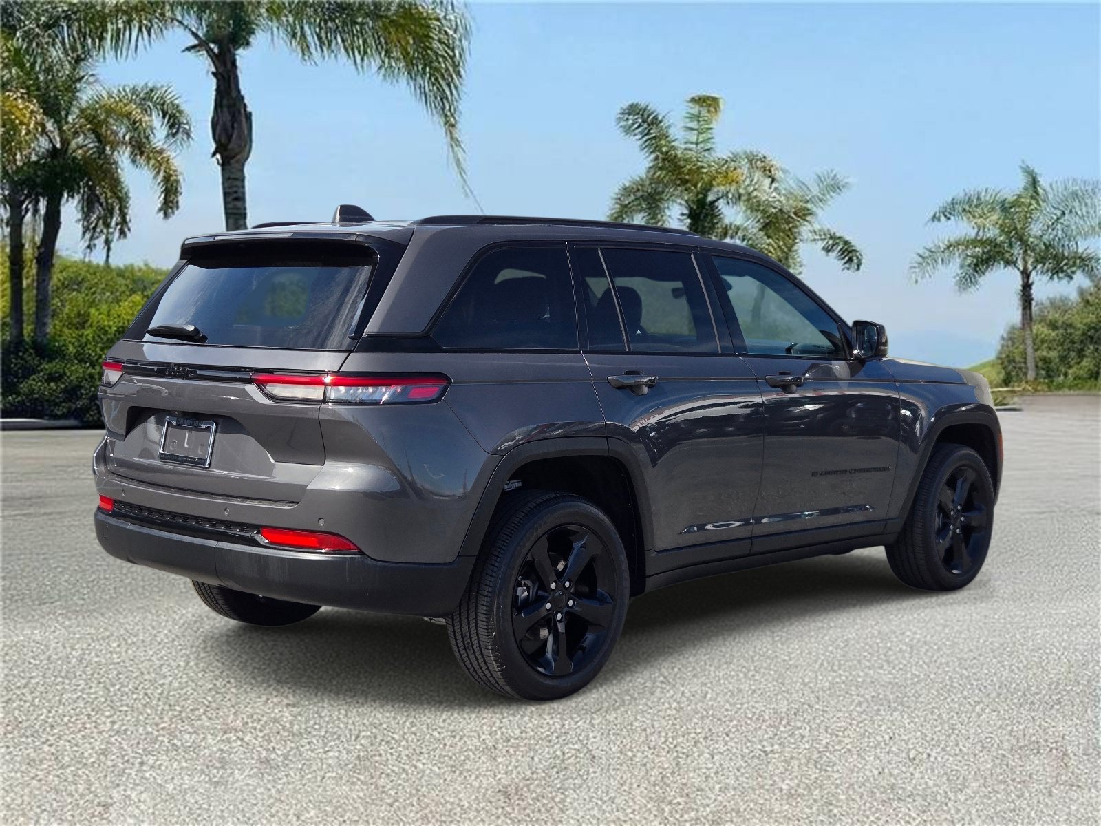 Certified 2025 Jeep Grand Cherokee Altitude RWD image 4