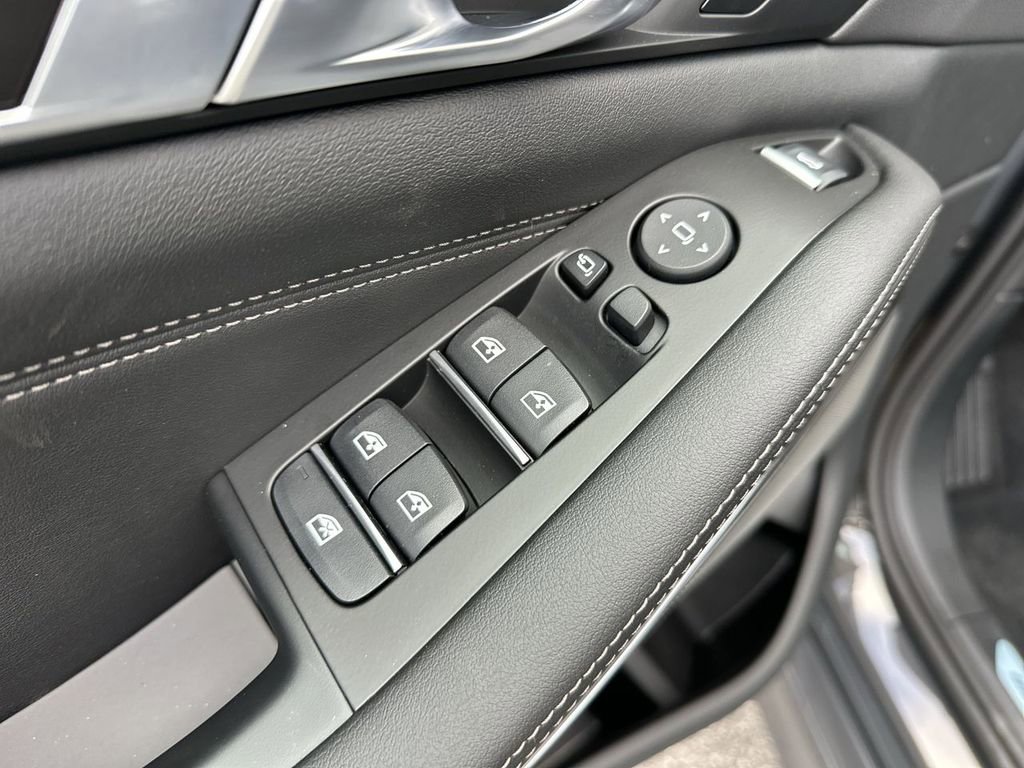 New 2026 BMW X5 xDrive40i w/ M Sport Package image 17