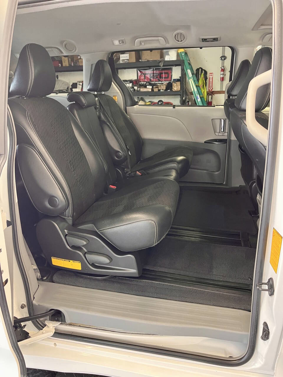 Used 2012 Toyota Sienna SE FWD image 22