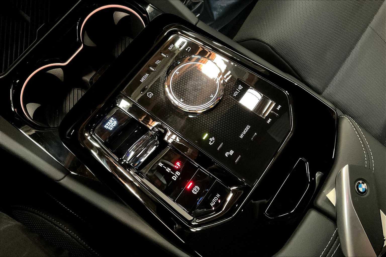 Used 2025 BMW i5 xDrive40 w/ Executive Package image 39