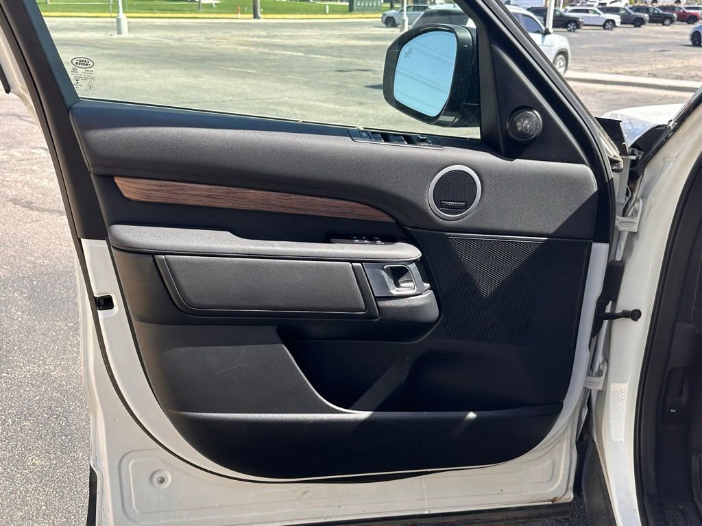 Used 2020 Land Rover Discovery HSE AWD/4WD image 12