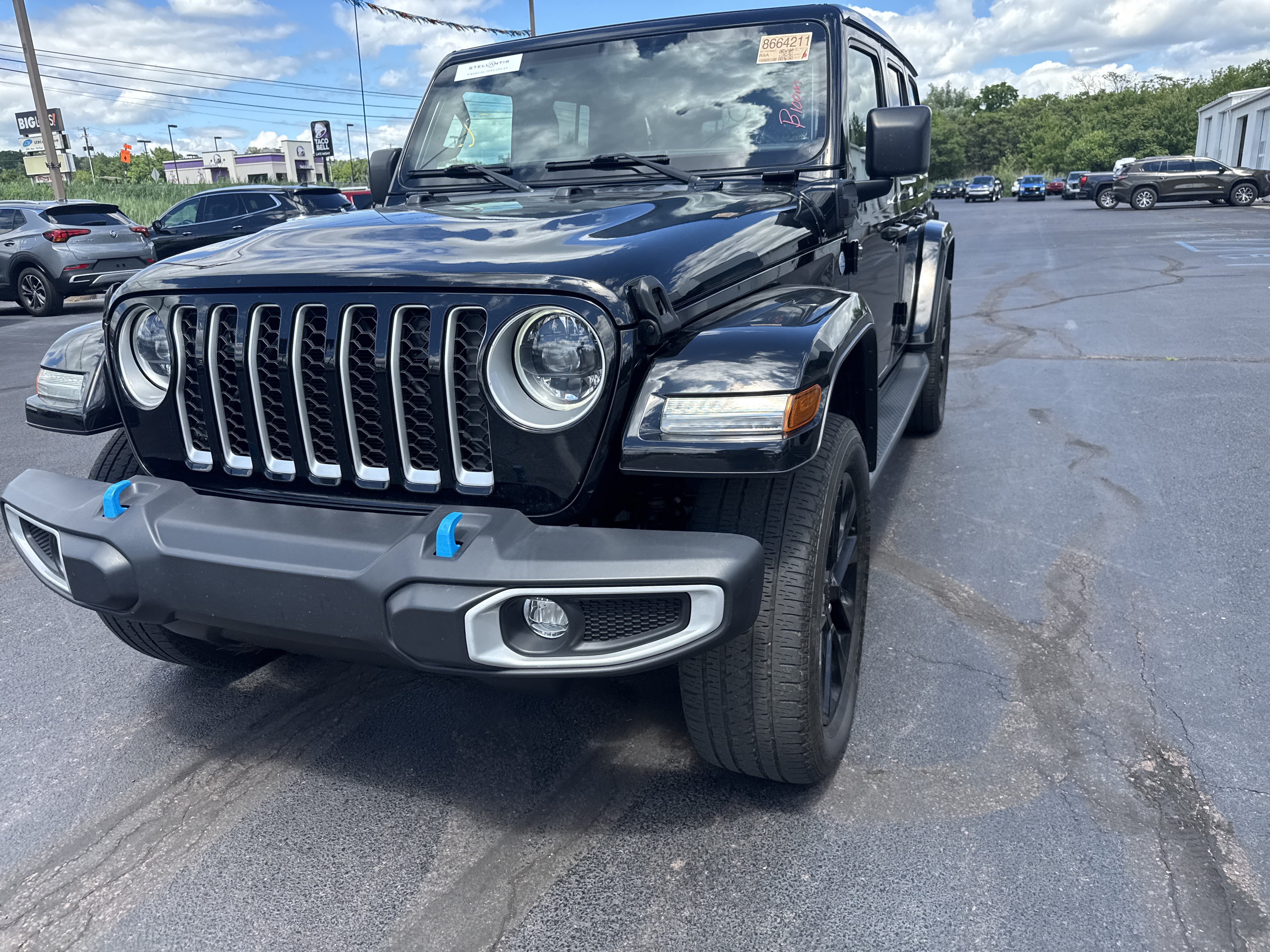 Used 2023 Jeep Wrangler Unlimited Sahara w/ Cold Weather Group AWD/4WD image 10