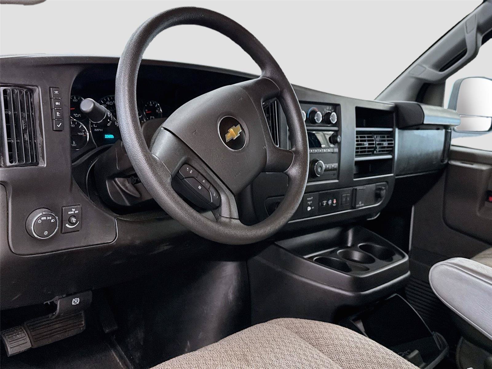 Used 2025 Chevrolet Express 3500 LT w/ LT Preferred Equipment Group RWD image 7